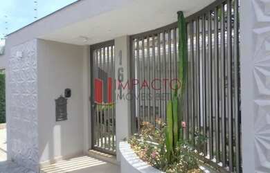 Imagem: A casa possui 3 Dormitórios, 2 Banheiros, 3 Vagas na garagem