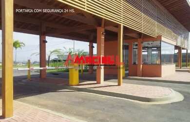 Imagem: A casa possui 3 Dormitórios, 2 Banheiros, 4 Vagas na garagem