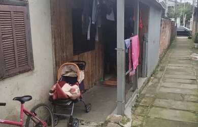 Imagem: A casa possui 2 Dormitórios, 1 Banheiro, 100m² de Área e