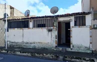 Imagem: A casa possui 2 Dormitórios, 2 Banheiros, 1 Vaga na garagem