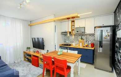 Imagem: O apartamento possui 2 Dormitórios, 1 Banheiro, 1 Vaga na garagem