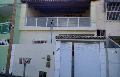 Imagem: A casa possui 2 Dormitórios, 2 Banheiros, 1 Vaga na garagem