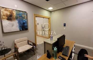 Imagem: O depósito possui 4 Vagas na garagem, 130m² de Área e está