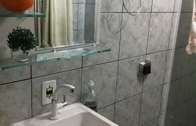 Imagem: A casa possui 3 Dormitórios, 2 Banheiros, 1 Vaga na garagem