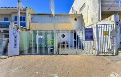 Imagem: A casa possui 1 Dormitório, 2 Banheiros, 2 Vagas na garagem