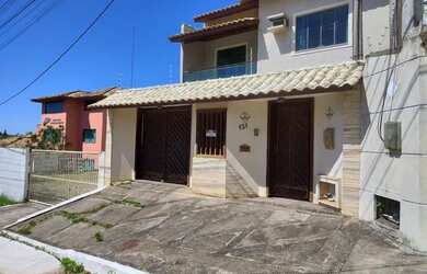 Imagem: A casa possui 4 Dormitórios, 4 Banheiros, 2 Vagas na garagem