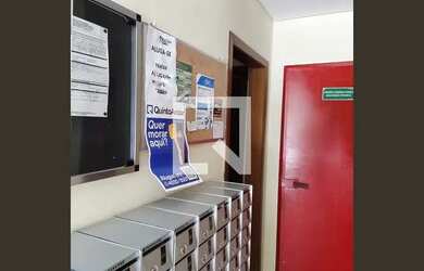 Imagem: O apartamento possui 1 Dormitório, 1 Banheiro, 1 Vaga na garagem