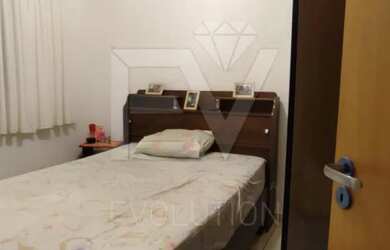 Imagem: O apartamento possui 1 Dormitório, 1 Banheiro, 1 Vaga na garagem