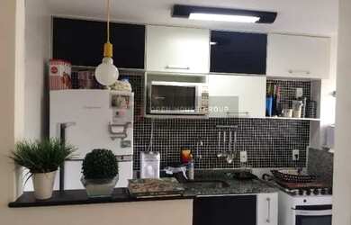 Imagem: O apartamento possui 2 Dormitórios, 1 Banheiro, 1 Vaga na garagem