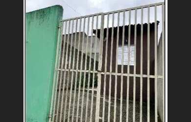 Imagem: A casa possui 2 Dormitórios, 1 Banheiro, 1 Vaga na garagem