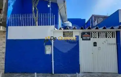 Imagem: A casa possui 2 Dormitórios, 1 Banheiro, 1 Vaga na garagem