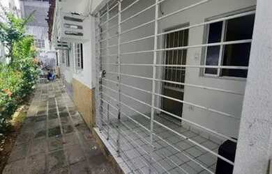 Imagem: A casa possui 2 Dormitórios, 1 Banheiro, 1 Vaga na garagem