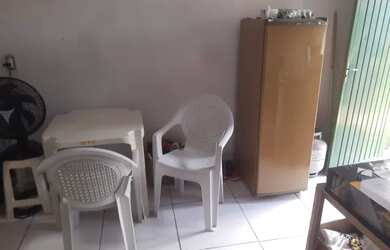 Imagem: A casa possui 1 Dormitório, 1 Banheiro, 1 Vaga na garagem