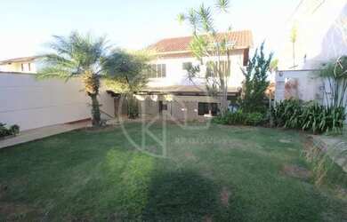 Imagem: A casa em condomínio possui 4 Dormitórios, 4 Banheiros, 3