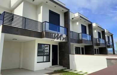 Imagem: A casa possui 3 Dormitórios, 2 Banheiros, 2 Vagas na garagem