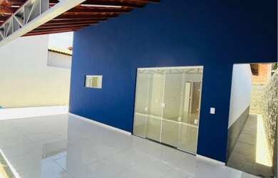 Imagem: A casa possui 3 Dormitórios, 2 Banheiros, 3 Vagas na garagem