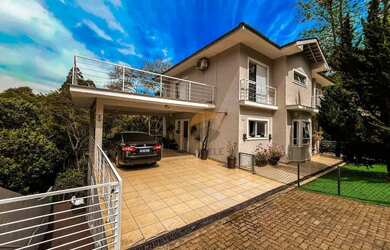 Imagem: A casa em condomínio possui 4 Dormitórios, 4 Banheiros, 5