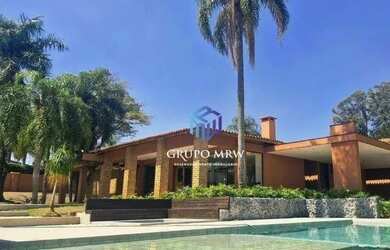 Imagem: A casa em condomínio possui 4 Dormitórios, 5 Banheiros, 4