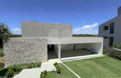 Imagem: A casa possui 5 Dormitórios, 5 Banheiros, 3 Vagas na garagem