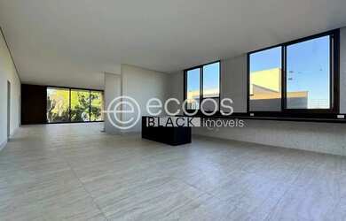 Imagem: A casa em condomínio possui 4 Dormitórios, 4 Banheiros, 2