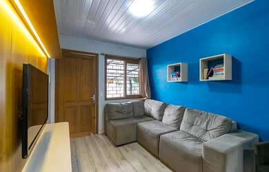 Imagem: A casa possui 2 Dormitórios, 1 Banheiro, 2 Vagas na garagem