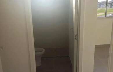 Imagem: A casa possui 2 Dormitórios, 2 Banheiros, 2 Vagas na garagem