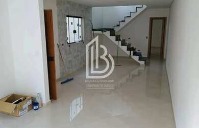 Imagem: A casa possui 3 Dormitórios, 4 Banheiros, 2 Vagas na garagem