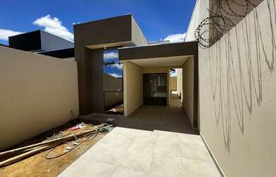 Imagem: A casa possui 2 Dormitórios, 1 Banheiro, 1 Vaga na garagem