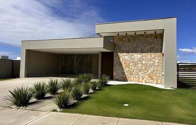 Imagem: A casa em condomínio possui 5 Dormitórios, 5 Banheiros, 4