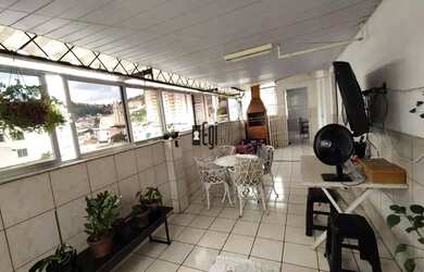 Imagem: A casa possui 3 Dormitórios, 2 Banheiros, 3 Vagas na garagem