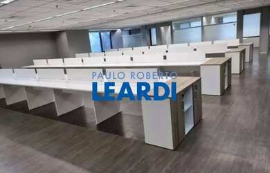 Imagem: O depósito possui 5 Vagas na garagem, 1.550m² de Área, Imóvel