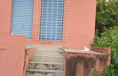 Imagem: A casa possui 3 Dormitórios, 2 Banheiros, 1 Vaga na garagem