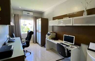 Imagem: A casa em condomínio possui 4 Dormitórios, 4 Banheiros, 4