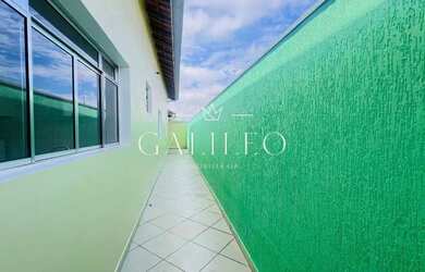 Imagem: A casa possui 2 Dormitórios, 1 Banheiro, 2 Vagas na garagem