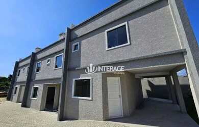 Imagem: A casa possui 3 Dormitórios, 3 Banheiros, 2 Vagas na garagem