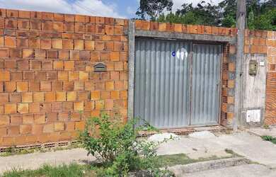 Imagem: A casa possui 2 Dormitórios, 2 Banheiros, 2 Vagas na garagem