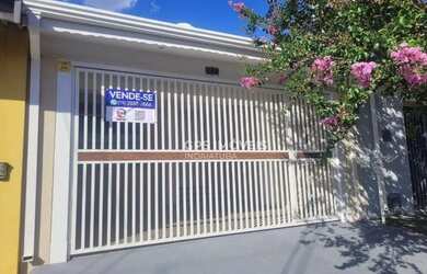 Imagem: A casa possui 2 Dormitórios, 2 Banheiros, 2 Vagas na garagem