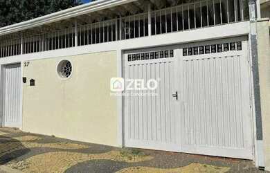 Imagem: A casa possui 3 Dormitórios, 1 Banheiro, 2 Vagas na garagem