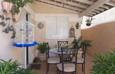 Imagem: A casa em condomínio possui 3 Dormitórios, 3 Banheiros, 2