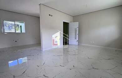 Imagem: A casa possui 3 Dormitórios, 2 Banheiros, 2 Vagas na garagem