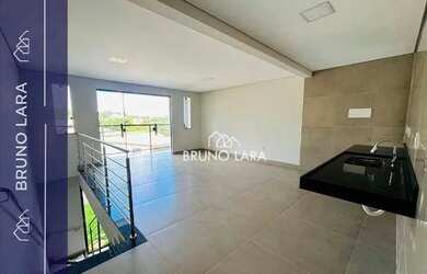 Imagem: A casa possui 3 Dormitórios, 1 Banheiro, 2 Vagas na garagem