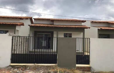 Imagem: A casa possui 2 Dormitórios, 1 Banheiro, 1 Vaga na garagem