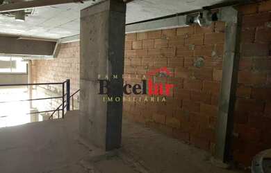 Imagem: O depósito possui 1 Vaga na garagem, 74m² de Área e está