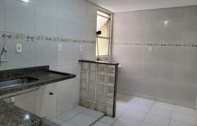 Imagem: O apartamento possui 3 Dormitórios, 1 Banheiro, 1 Vaga na garagem