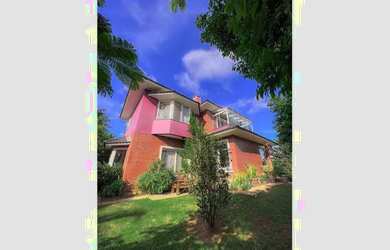 Imagem: A casa em condomínio possui 4 Dormitórios, 4 Banheiros, 2