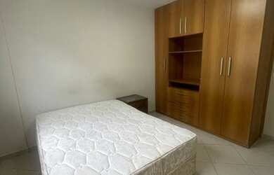 Imagem 15: Casa de condomínio para venda tem 216 metros quadrados com 4 quartos