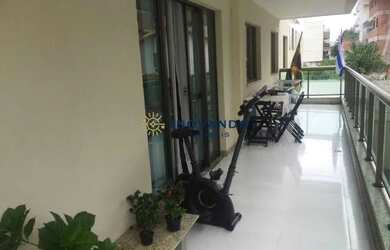 Imagem: O apartamento possui 4 Dormitórios, 4 Banheiros, 2 Vagas na