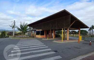 Imagem: A casa em condomínio possui 3 Dormitórios, 3 Banheiros, 4