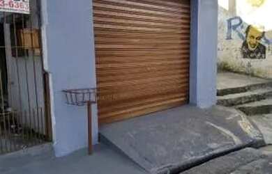 Imagem: A casa possui 2 Dormitórios, 1 Banheiro, 2 Vagas na garagem