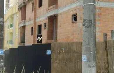 Imagem: O apartamento possui 3 Dormitórios, 1 Banheiro, 2 Vagas na